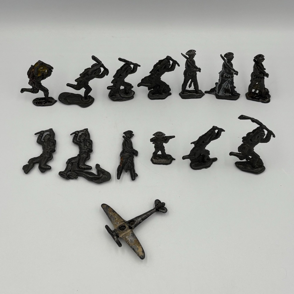 VINTAGE LEAD SOLDIERS MILITARY ARMY MEN WW2 Lot Of 13 And A Plane